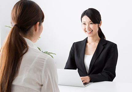 面接女性