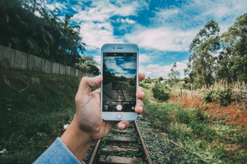 副業で写真販売ってどうなの？おすすめサービスも紹介！【最新】 - メリット３．スマホがあれば始められる